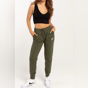 #110 NIKE Army Green Jogger Sweatpants XS
